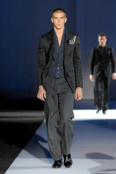 desfiles-armani-milaoverao2008men-184