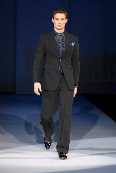 desfiles-armani-milaoverao2008men-185