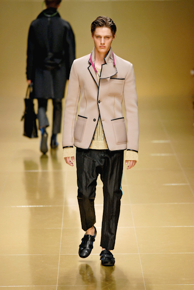desfiles-burberry-milaoverao2008men-133