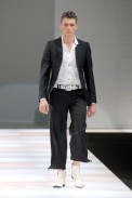 desfiles-emporioarmani-milaoverao2008men-100