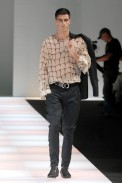 desfiles-emporioarmani-milaoverao2008men-103