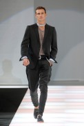desfiles-emporioarmani-milaoverao2008men-104