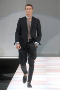 desfiles-emporioarmani-milaoverao2008men-105