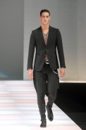 desfiles-emporioarmani-milaoverao2008men-106