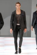 desfiles-emporioarmani-milaoverao2008men-108
