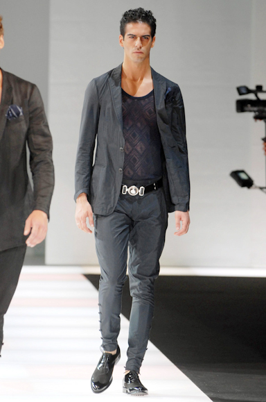 desfiles-emporioarmani-milaoverao2008men-109