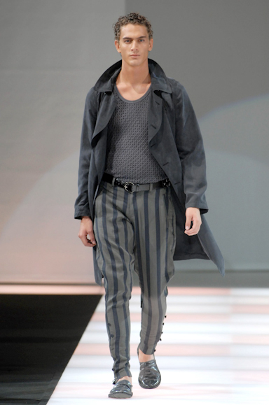 desfiles-emporioarmani-milaoverao2008men-110
