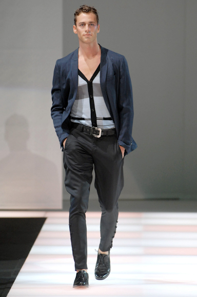 desfiles-emporioarmani-milaoverao2008men-112