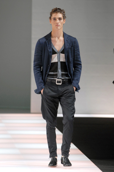 desfiles-emporioarmani-milaoverao2008men-113
