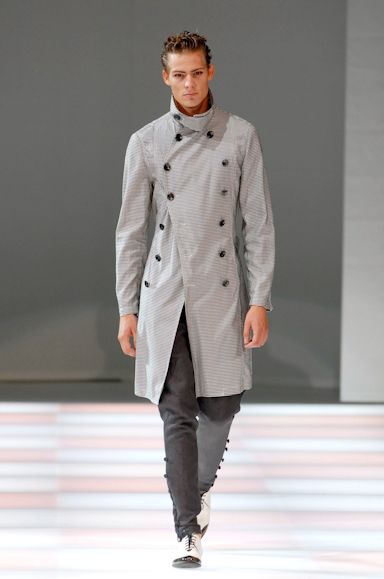 desfiles-emporioarmani-milaoverao2008men-114