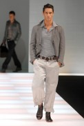 desfiles-emporioarmani-milaoverao2008men-120