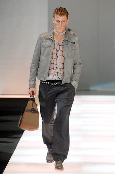 desfiles-emporioarmani-milaoverao2008men-121