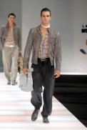 desfiles-emporioarmani-milaoverao2008men-122