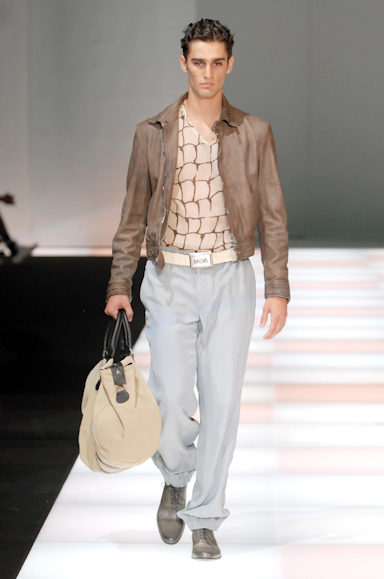 desfiles-emporioarmani-milaoverao2008men-123