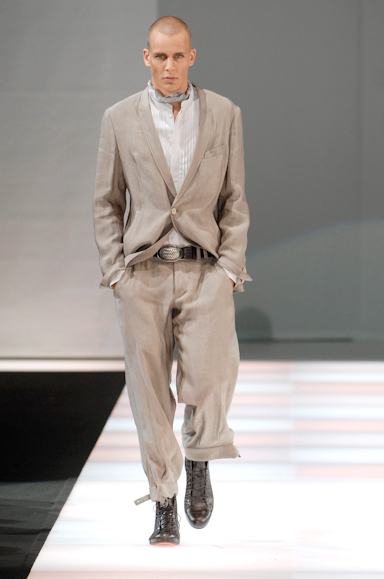 desfiles-emporioarmani-milaoverao2008men-124
