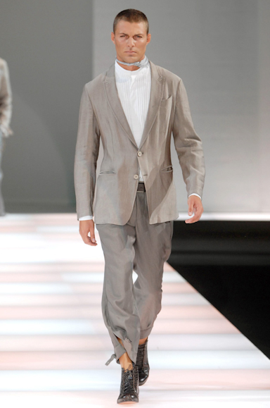 desfiles-emporioarmani-milaoverao2008men-125
