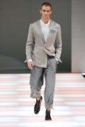 desfiles-emporioarmani-milaoverao2008men-126