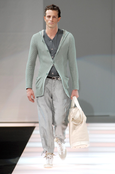 desfiles-emporioarmani-milaoverao2008men-127