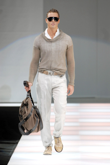 desfiles-emporioarmani-milaoverao2008men-129