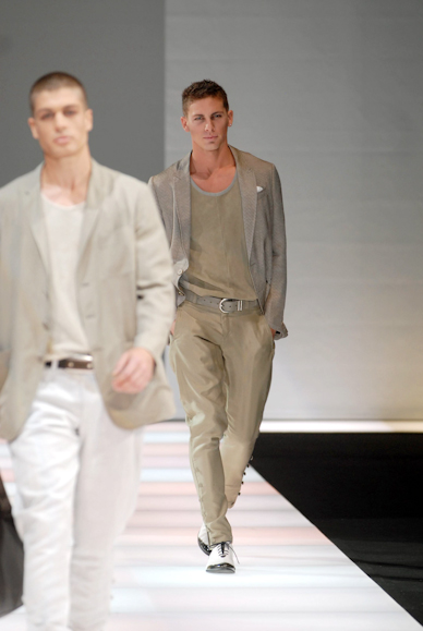 desfiles-emporioarmani-milaoverao2008men-133