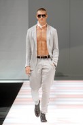 desfiles-emporioarmani-milaoverao2008men-134