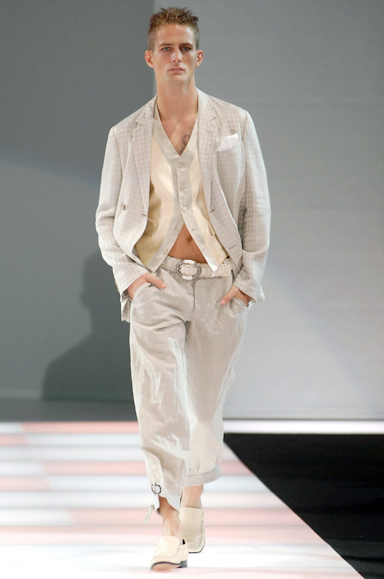 desfiles-emporioarmani-milaoverao2008men-136