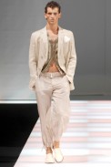 desfiles-emporioarmani-milaoverao2008men-137