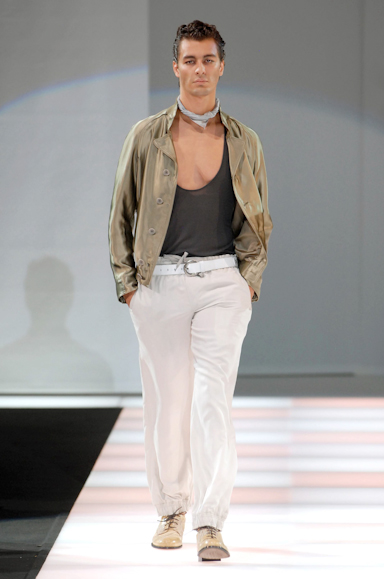 desfiles-emporioarmani-milaoverao2008men-138