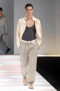desfiles-emporioarmani-milaoverao2008men-139
