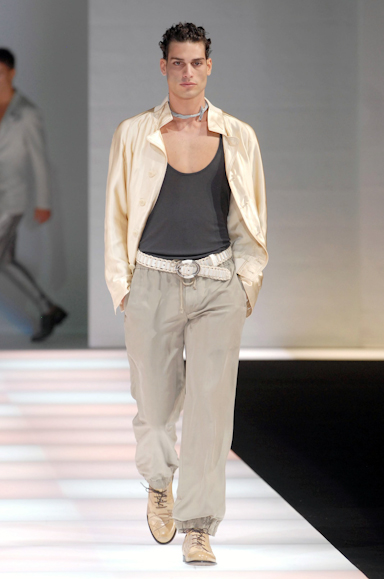 desfiles-emporioarmani-milaoverao2008men-139