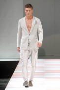 desfiles-emporioarmani-milaoverao2008men-141