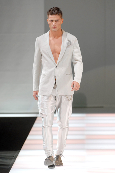 desfiles-emporioarmani-milaoverao2008men-141