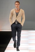 desfiles-emporioarmani-milaoverao2008men-142