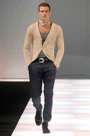 desfiles-emporioarmani-milaoverao2008men-142