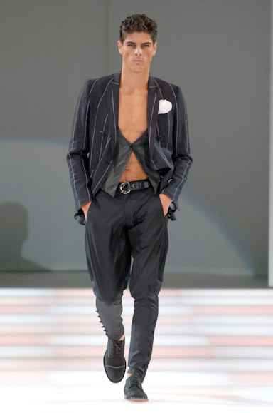 desfiles-emporioarmani-milaoverao2008men-144