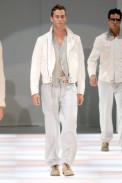desfiles-emporioarmani-milaoverao2008men-153