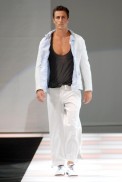 desfiles-emporioarmani-milaoverao2008men-158