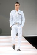desfiles-emporioarmani-milaoverao2008men-161