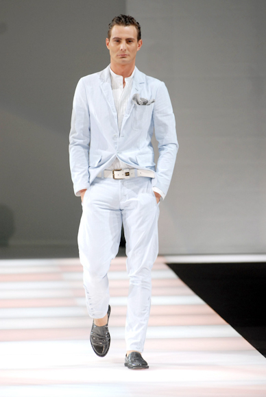 desfiles-emporioarmani-milaoverao2008men-161