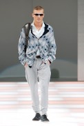 desfiles-emporioarmani-milaoverao2008men-162