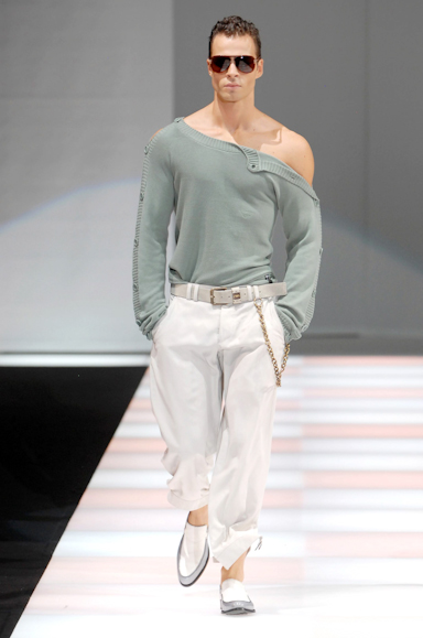 desfiles-emporioarmani-milaoverao2008men-165