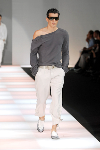 desfiles-emporioarmani-milaoverao2008men-166
