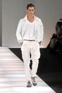 desfiles-emporioarmani-milaoverao2008men-168