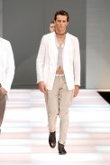 desfiles-emporioarmani-milaoverao2008men-172