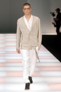 desfiles-emporioarmani-milaoverao2008men-173