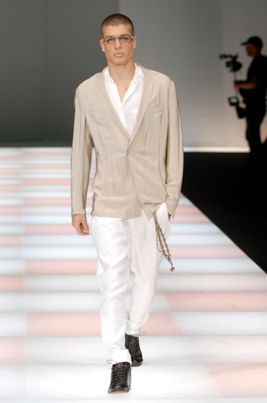 desfiles-emporioarmani-milaoverao2008men-173