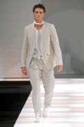 desfiles-emporioarmani-milaoverao2008men-176