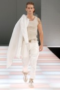 desfiles-emporioarmani-milaoverao2008men-179