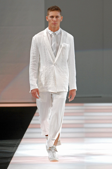 desfiles-emporioarmani-milaoverao2008men-181