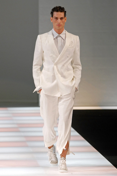 desfiles-emporioarmani-milaoverao2008men-182